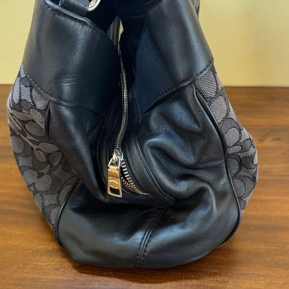 Coach EUC Lexy Shoulder Bag Signature Black/Gray Jacquard w/dust bag - Picture 10 of 13